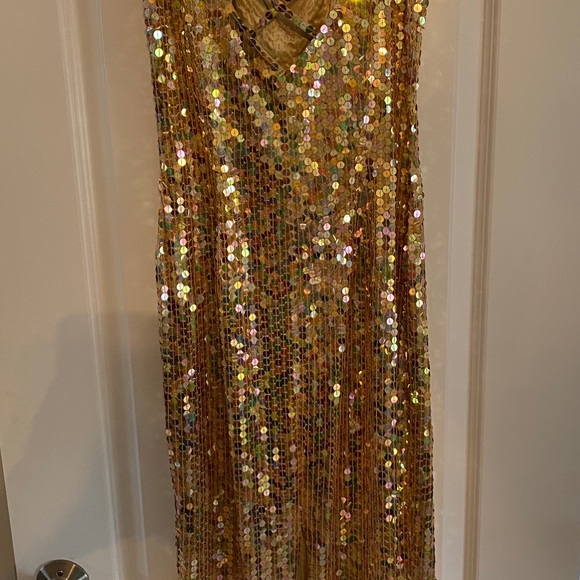Gold iridescent sequins gown - Picture 2 of 3
